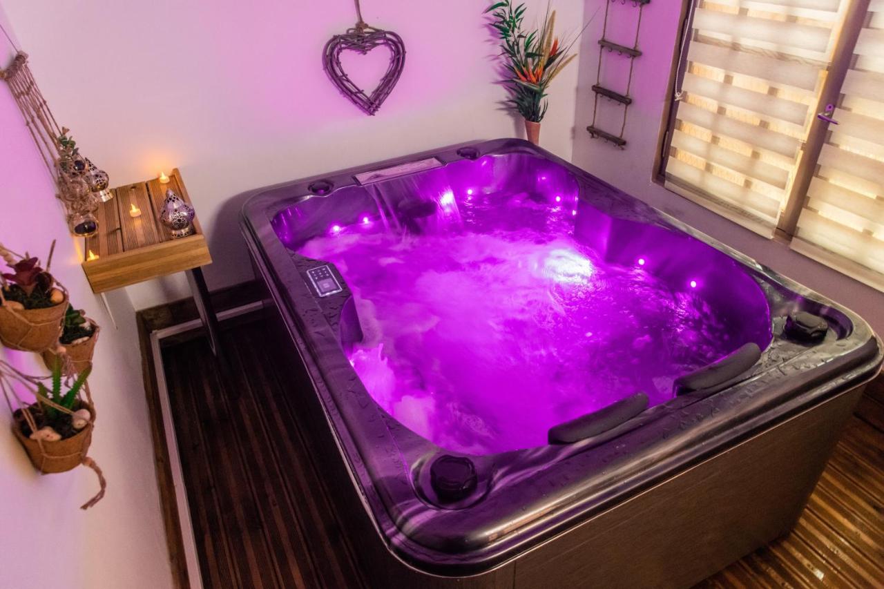 Aux 3 Nuances Suites Privatives & Spa Calais Dış mekan fotoğraf