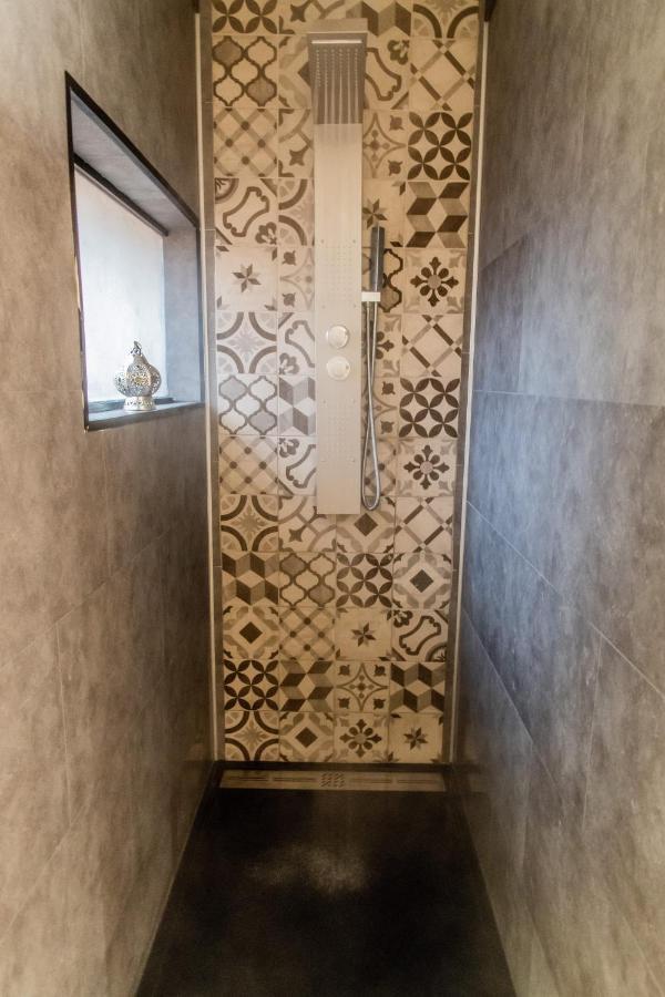 Aux 3 Nuances Suites Privatives & Spa Calais Dış mekan fotoğraf